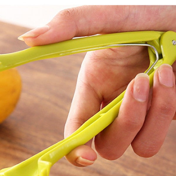 Handheld Fruit Vegetable Round Shape Slicing Holder - Green