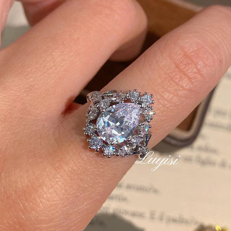 Vintage Luxury Waterdrop Ring Mid Century Twisted Leaf Vine Pear Cut Versatile Women Wedding Ring